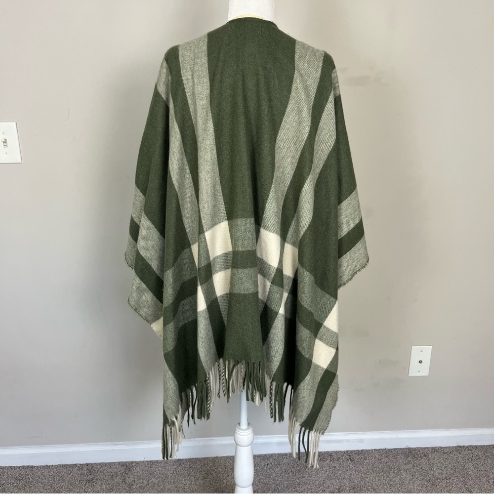 UNIVERSAL THREAD TARGET PLAID FRINGE OPEN FRONT PONCHO IN GREEN ONE SIZE - Picture 10 of 16